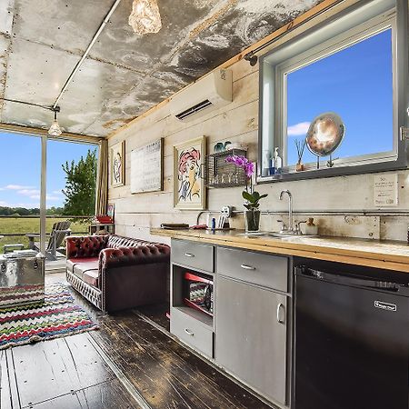Flophouze Shipping Container Hotel Round Top Exterior photo