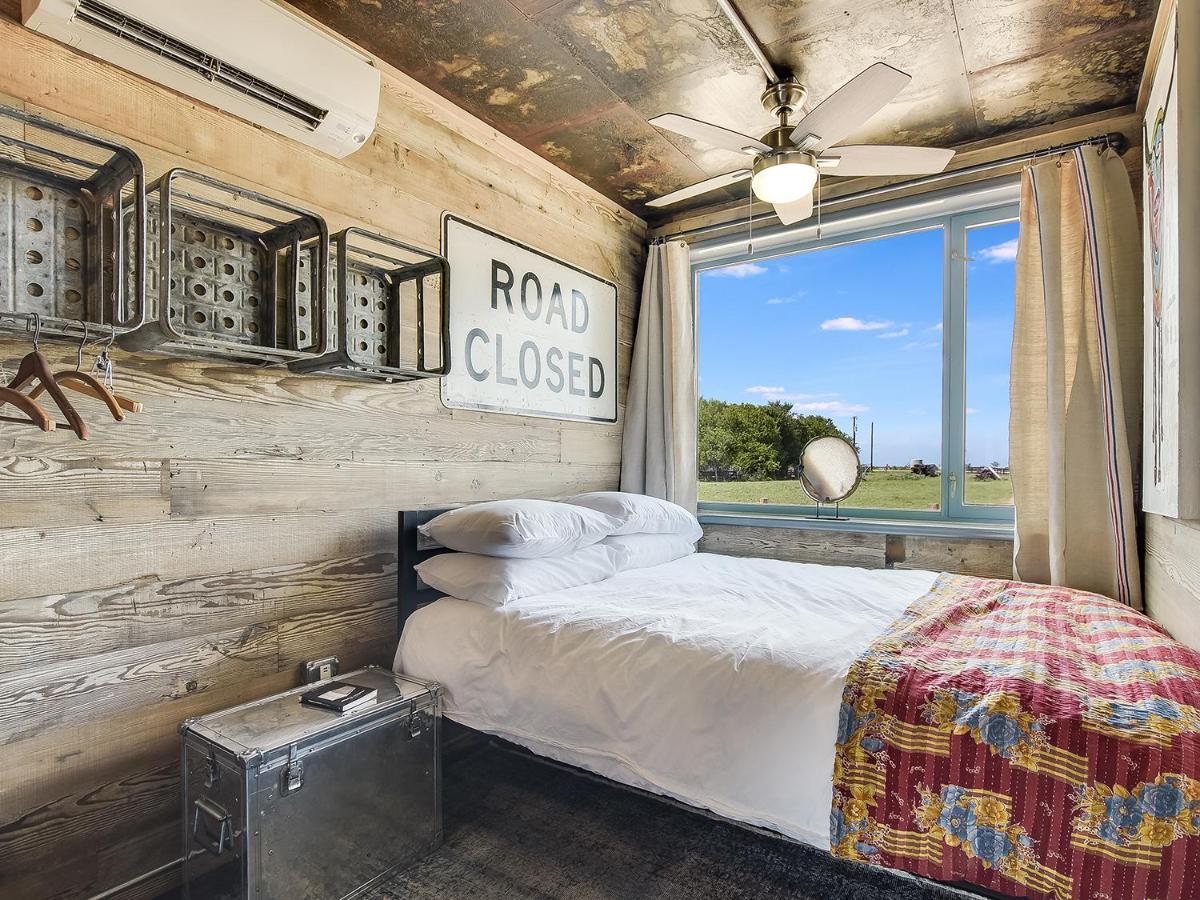 Flophouze Shipping Container Hotel Round Top Exterior photo